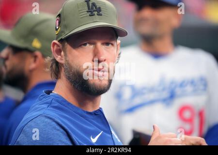 St. Louis, Usa. 19. Mai 2023. Los Angeles Dodgers Pitcher Clayton Kershaw steht im Dugout vor einem Spiel gegen die St. Louis Cardinals im Busch Stadium in St. Louis am Freitag, den 19. Mai 2023. Foto: Bill Greenblatt/UPI Credit: UPI/Alamy Live News Stockfoto