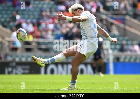London, Großbritannien. 20. Mai 2023. 20. Mai 2023; Twickenham Stadium, London, England: HSBC London Rugby Sevens Argentinien gegen Japan; Luciano Gonzalez aus Argentinien erhält eine Conversion Credit: Action Plus Sports Images/Alamy Live News Stockfoto