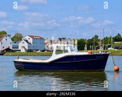 Woodbridge, Suffolk - 18. Mai 2023 : Sue-Girl-Boot am Fluss Deben. Stockfoto