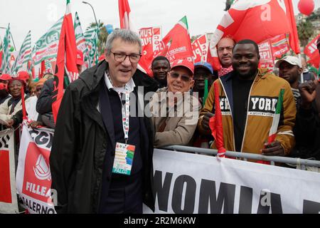 Neapel, Italien. 20. Mai 2023. Die von den Gewerkschaften CGIL CISL UIL organisierte Demonstration findet in Neapel statt, mit dem Thema "für eine Saison der Arbeit und Rechte", in der Maurizio Landini, Luigi Sbarra und Pier Paolo Bombardieri Credit: Independent Photo Agency/Alamy Live News vertreten sind Stockfoto