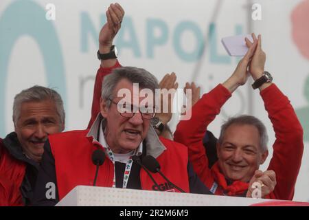 Neapel, Italien. 20. Mai 2023. Die von den Gewerkschaften CGIL CISL UIL organisierte Demonstration findet in Neapel statt, mit dem Thema "für eine Saison der Arbeit und Rechte", in der Maurizio Landini, Luigi Sbarra und Pier Paolo Bombardieri Credit: Independent Photo Agency/Alamy Live News vertreten sind Stockfoto