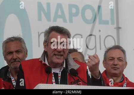 Neapel, Italien. 20. Mai 2023. Die von den Gewerkschaften CGIL CISL UIL organisierte Demonstration findet in Neapel statt, mit dem Thema "für eine Saison der Arbeit und Rechte", in der Maurizio Landini, Luigi Sbarra und Pier Paolo Bombardieri Credit: Independent Photo Agency/Alamy Live News vertreten sind Stockfoto