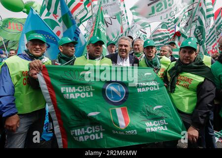 Neapel, Italien. 20. Mai 2023. Die von den Gewerkschaften CGIL CISL UIL organisierte Demonstration findet in Neapel statt, mit dem Thema "für eine Saison der Arbeit und Rechte", in der Maurizio Landini, Luigi Sbarra und Pier Paolo Bombardieri Credit: Independent Photo Agency/Alamy Live News vertreten sind Stockfoto