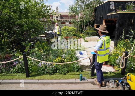 Die Vorbereitungen beginnen im RSPCA Garden vor der RHS Chelsea Flower Show im Royal Hospital Chelsea in London. Foto: Samstag, 20. Mai 2023. Stockfoto