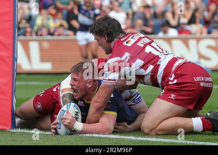 Leeds, Großbritannien. 20. Mai 2023. Tom Holroyd #18 von Leeds Rhinos feiert seinen Versuch und erzielt 4-0 Punkte in der ersten Hälfte des Betfred Challenge Cup-Spiels Leeds Rhinos vs Wigan Warriors im Headingley Stadium, Leeds, Großbritannien, 20. Mai 2023 (Foto von James Heaton/News Images) in Leeds, Großbritannien, am 5./20. Mai 2023. (Foto: James Heaton/News Images/Sipa USA) Guthaben: SIPA USA/Alamy Live News Stockfoto