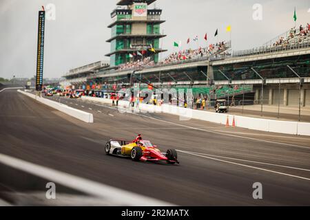 Indianapolis, USA. 19. Mai 2023. INDIANAPOLIS, INDIANA - MAI 19: Josef Newgarden (2) aus den USA und Team Penske, übt am Fast Friday vor dem 2023. Indy 500 auf dem Indianapolis Motor Speedway am 19. Mai 2023 in Indianapolis, Indiana. Kredit: Jeremy Hogan/Alamy Live News Stockfoto