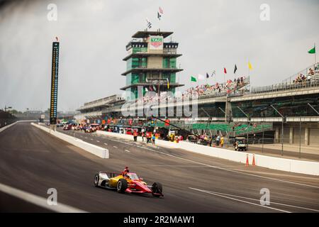 Indianapolis, USA. 19. Mai 2023. INDIANAPOLIS, INDIANA - MAI 19: Josef Newgarden (2) aus den USA und Team Penske, übt am Fast Friday vor dem 2023. Indy 500 auf dem Indianapolis Motor Speedway am 19. Mai 2023 in Indianapolis, Indiana. Kredit: Jeremy Hogan/Alamy Live News Stockfoto