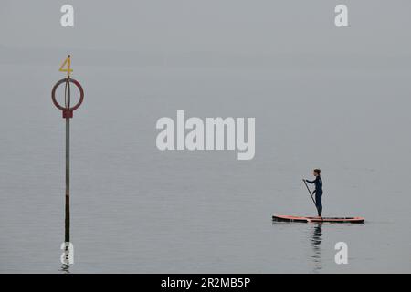 Edinburgh Scotland, Vereinigtes Königreich, 20. Mai 2023. Surfer gegen Abwasser nationaler Aktionstag mit einheimischen Schwimmer und Surfern am Portobello Beach, um ein Ende der Abwasserentsorgung zu fordern. Live-Nachrichten von sst/alamy Stockfoto