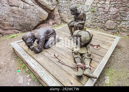 Skulptur von Gefangenen im Mont Orgueil Castle, Gorey, Jersey, Kanalinseln. Stockfoto