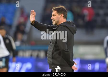 Cheftrainer von Pisa Luca D'Angelo begrüßt Fans von Pisa beim Spiel AC Pisa gegen SPAL, italienischer Fußball der Serie B in Pisa, Italien, am 19 2023. Mai Stockfoto