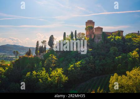 Historische Festung Brisighella. Blick vom Uhrenturm. Auch bekannt als Rocca Manfrediana oder Rocca dei Veneziani. Diese 1300s-Architektur wurde von der gebaut Stockfoto