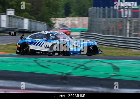 Das Mercedes-AMG GT3 Team Akkodis ASP Team von Timur Boguslavskiy, Raffaele Mmarciello und Jules Gounon fährt während der Fanatec GT World Challenge Europe Monza auf der Autodromo Nazionale Monza in Monza. Stockfoto