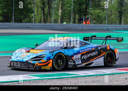 McLaren 720S GT3 EVO Team Garage 59 von Benjamin Goethe, Nicolai Kjaergaard und Marvin Kirchhofer fährt während der Fanatec GT World Challenge Europe Monza auf der Autodromo Nazionale Monza in Monza. Stockfoto