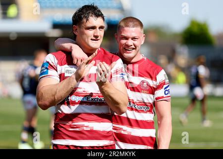 Die Wigan-Krieger Liam Byrne und die Wigan-Krieger Morgan Smithies feiern nach dem Spiel des Betfred Super League Challenge Cup im Headingley Stadium, Leeds. Foto: Samstag, 20. Mai 2023. Stockfoto