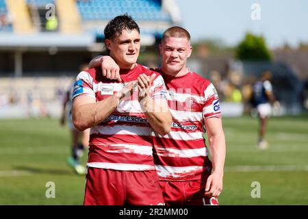 Die Wigan-Krieger Liam Byrne und die Wigan-Krieger Morgan Smithies feiern nach dem Spiel des Betfred Super League Challenge Cup im Headingley Stadium, Leeds. Foto: Samstag, 20. Mai 2023. Stockfoto