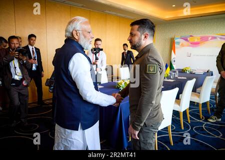 Im Rahmen eines Arbeitsbesuchs in Japan zur Teilnahme am G7-Gipfel traf ukrainischer Präsident Volodymyr Zelensky mit dem indischen Premierminister Narendra Modi zusammen. Der Präsident dankte Indien dafür, dass es die territoriale Integrität und Souveränität unseres Landes unterstützt, insbesondere auf den Plattformen internationaler Organisationen. Der Staatschef dankte Indien auch für die humanitäre Hilfe für die Ukraine. Der Krieg brachte viele Krisen und Leiden. Deportierte Kinder, verminte Gebiete, zerstörte Städte, zerstörte Schicksale“, sagte Zelensky. Stockfoto