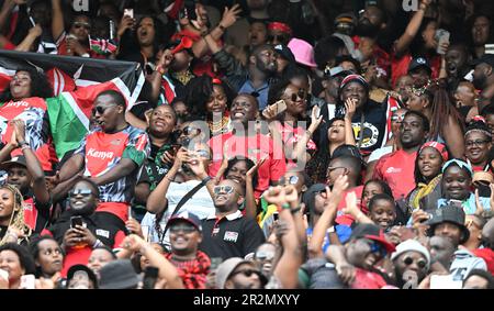 20. Mai 2023; Twickenham Stadium, London, England: Anhänger des HSBC London Rugby Sevens Kenia begrüßen ihr Team auf dem Spielfeld Stockfoto