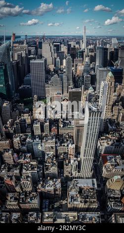 Blick aus der Vogelperspektive auf Manhattan vom Empire State Building Stockfoto