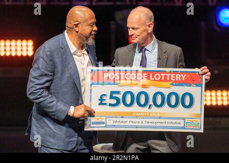 Schauspieler und Wahlkampfspieler Forest Whitaker auf der Bühne während der People's Postcode Lottery Charity Gala bei der EICC in Edinburgh. Er erhielt eine Spende für £500.000 Dollar vom britischen CEO war Child Rob Williams für die Whitaker Peace & Development Initiative (WPDI), deren Gründer und CEO er ist. Forest erhielt auch einen prestigeträchtigen People's Postcode Lottery Hero Award auf der Gala. Foto: Montag, 15. Mai 2023. Stockfoto