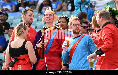 20. Mai 2023; Twickenham Stadium, London, England: Fans des HSBC London Rugby Sevens genießen den Tag in schicker Kleidung Stockfoto