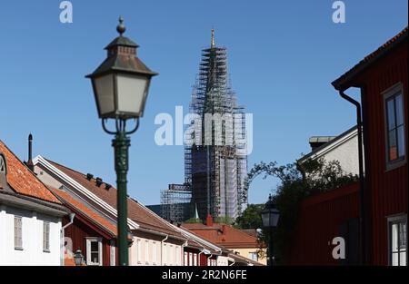 Die Kathedrale von Linköping ist mit Gerüsten bedeckt. Dies ist auf