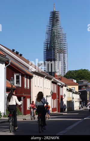 Die Kathedrale von Linköping ist mit Gerüsten bedeckt. Dies ist auf