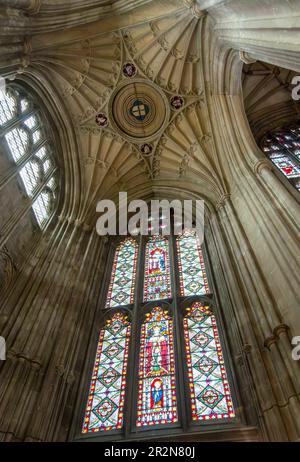 Kunstvolle Architektur in der Kathedrale von Canterbury in der Stadt Canterbury, Kent, Großbritannien Stockfoto