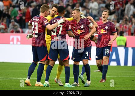 München, Deutschland. 20. Mai 2023. Fußball: Bundesliga, Bayern München - RB Leipzig, Spieltag 33, Allianz Arena. Leipzigs Spieler feiern ihren Sieg. Kredit: Sven Hoppe/dpa/Alamy Live News Stockfoto