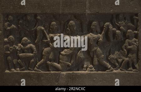 Stele des hindu-Kriegers mit den Armen der Familie Sousa (do Prado) auf der Rückseite. Detail. Unbekannte Herkunft. 10.-13. Und 16. Jahrhundert. Archäologisches Museum Von Carmo. Lissabon, Portugal. Stockfoto