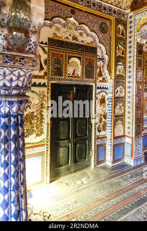 Das reich verzierte Interieur der Festung Mehrangarh in Jodhpur, Rajasthan, Indien, Asien Stockfoto