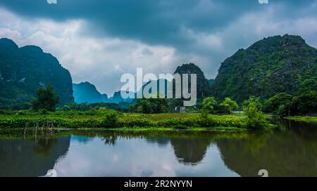 Trang an, eine malerische Gegend in der Nähe von Ninh Binh, Vietnam wurde 2014 zum UNESCO-Weltkulturerbe erklärt Stockfoto