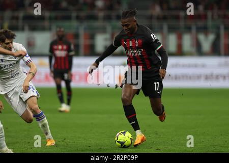 Mailand, Italien. 20. Mai 2023. Rafael Leao von AC Milan in Aktion beim Fußballspiel der Serie A 2022/23 zwischen AC Milan und UC Sampdoria im San Siro Stadium, Mailand, Italien, am 20. Mai 2023 Kredit: Live Media Publishing Group/Alamy Live News Stockfoto