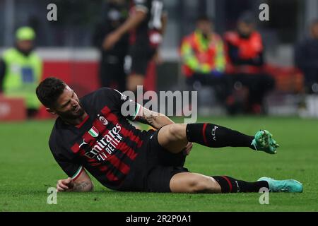 Mailand, Italien. 20. Mai 2023. Olivier Giroud von AC Milan wurde während des Fußballspiels der Serie A 2022/23 zwischen AC Milan und UC Sampdoria im San Siro Stadium, Mailand, Italien, verletzt am 20. Mai 2023 Kredit: Live Media Publishing Group/Alamy Live News Stockfoto