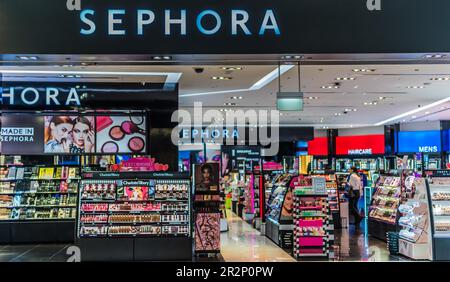 SINGAPUR - 3. MÄRZ 2020: Sephora Shop, eine französische multinationale Kette von Körperpflege- und Beauty-Stores Stockfoto