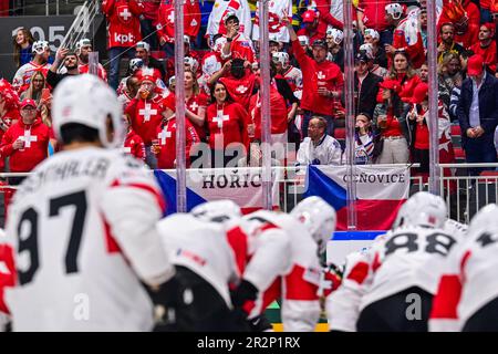 Riga, Lettland. 20. Mai 2023. Schweizer Fans während der IIHF-Eishockey-Weltmeisterschaft, Gruppe B Spiel Kanada gegen die Schweiz in Riga, Lettland, 20. Mai 2023. Kredit: David Tanecek/CTK Photo/Alamy Live News Stockfoto