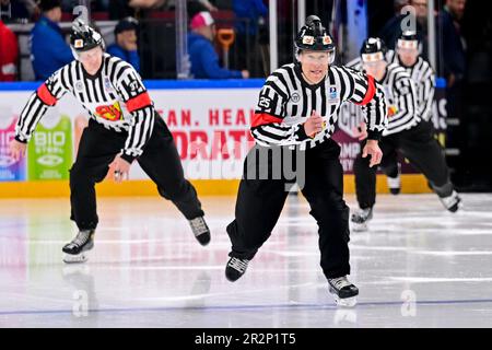 Riga, Lettland. 20. Mai 2023. Eishockey-Schiedsrichter während der IIHF Eishockey-Weltmeisterschaft, Gruppe B Spiel Kanada gegen die Schweiz in Riga, Lettland, 20. Mai 2023. Kredit: David Tanecek/CTK Photo/Alamy Live News Stockfoto