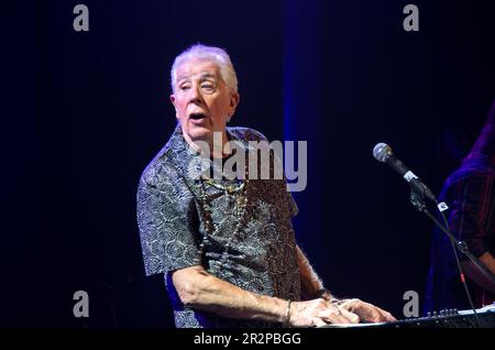 Englischer Bluesman John Mayall, OBE, Auftritt beim Avignon Blues Festival, Frankreich, am 16. Oktober 2015. Stockfoto