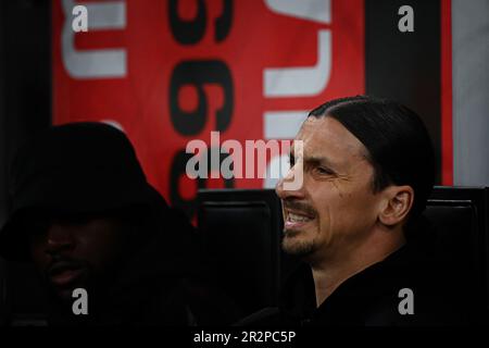 Zlatan Ibrahimovic vom AC Mailand reagiert auf das Fußballspiel der Serie A AC Mailand gegen Sampdoria im Stadion San Siro in Mailand, Italien, am 20. Mai 2023 Kredit: Piero Cruciatti/Alamy Live News Stockfoto