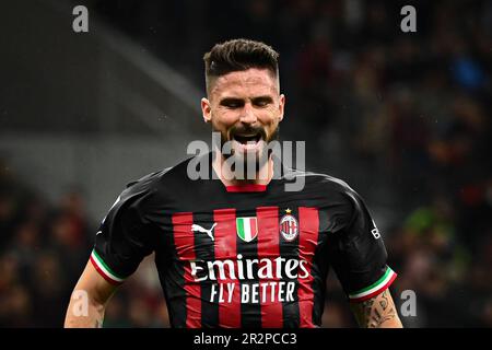 Olivier Giroud vom AC Mailand sieht beim Fußballspiel der Serie A AC Mailand gegen Sampdoria im Stadion San Siro in Mailand, Italien, deprimiert aus und reagiert darauf am 20. Mai 2023. Kredit: Piero Cruciatti/Alamy Live News Stockfoto