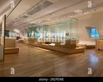 LEIDEN, NIEDERLANDE - 07. AUGUST 2022: Ausstellung im Nationalmuseum für Antiquitäten (Rijksmuseum van Oudheden) Stockfoto