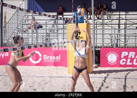 Uberlândia, MG - 20.05.2023: CIRCUITO SULAMERICANO DE VOLEI DE PRAIA - Endrunde der South American Beach Volleyball Circuit in Praia Clube zwischen 19. Und 21. Mai. Uberlândia hat sich als Stadt des Volleyballs gefestigt, sowohl für seine Sportstruktur als auch für die Praia Clube-Teams und -Doppel, die zu den wichtigsten im Land gehören. Die sechste und letzte Etappe der South American Beach Volleyball Circuit findet zum zweiten Mal in Folge in Uberlândia statt und wird in dieser Ausgabe 16 Männer- und 16 Frauen-Teams umfassen. (Foto: Marcelo Res Stockfoto