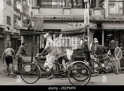 Typische Straße in Kalkutta, Indien Stockfoto