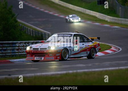 20. Mai 2023, Rheinland-Pfalz, Nürburg: Der Opel Manta mit Hans-Olaf Beckmann, Peter Hass, Volker Strycek, Jürgen Schulten, besteht den Abschnitt "Brünnchen" des Nürburgring-24-Stunden-Rennens. Foto: Thomas Frey/dpa Credit: dpa Picture Alliance/Alamy Live News Stockfoto