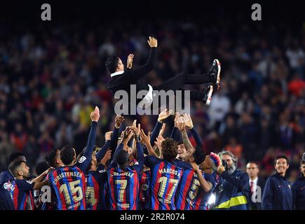 Barcelona, Esp. 20. Mai 2023. FC BARCELONA gegen REAL SOCIEDAD 20. Mai 2023 Xavi Hernandez Head Coach des FC Barcelona feiert nach dem Spiel zwischen FC Barcelona und Real Sociedad, das dem 35. Tag La Liga Santander im Spotify Camp Nou in Barcelona entspricht. Kredit: Rosdemora/Alamy Live News Stockfoto
