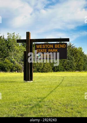 Weston, Missouri - 18. Mai 2023: Weston Bend State Park-Schild Stockfoto