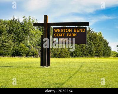 Weston, Missouri - 18. Mai 2023: Weston Bend State Park-Schild Stockfoto