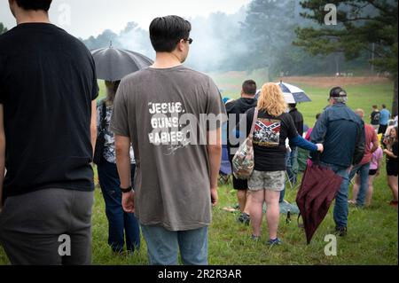 Resaca, Georgia, USA. 20. Mai 2023. Nachbildungen des Bürgerkriegs, ihre Familien und Geschichtsfreunde trotzen dem Regen für die jährliche Nachstellung der Schlacht von Resaca in Nordgeorgien. (Kreditbild: © Robin Rayne/ZUMA Press Wire) NUR REDAKTIONELLE VERWENDUNG! Nicht für den kommerziellen GEBRAUCH! Stockfoto