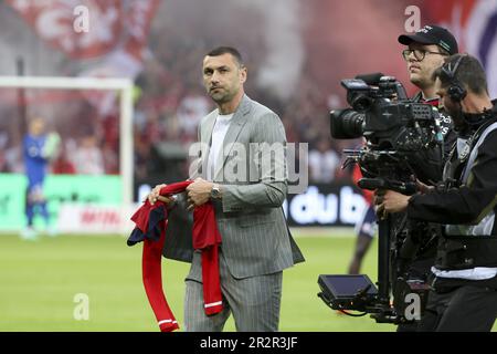 Der ehemalige Spieler von Lille Burak Yilmaz startet am 20. Mai 2023 im Stade Pierre Mauroy in Villeneuve-d'Ascq bei Lille OSC (LOSC) und Olympique de Marseille (OM) bei Lille (Frankreich) das französische Meisterschaftsspiel Ligue 1 Uber Eats. Foto: Jean Catuffe/DPPI/LiveMedia Stockfoto