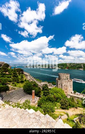 Rumeli-Festung (Hissar), Bosporus von europäischer Seite, Istanbul, Sarıyer-Viertel, Türkei Stockfoto