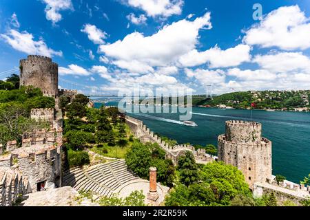 Rumeli-Festung (Hissar), Bosporus von europäischer Seite, Istanbul, Sarıyer-Viertel, Türkei Stockfoto